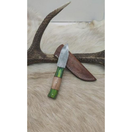 **Couteau type médiéval lame fixe acier damas 256couches, manche en bois, full tang ref MED12