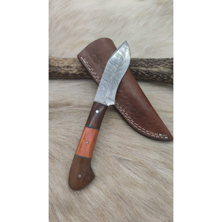 **Couteau type médiéval lame fixe acier damas 256couches, manche en bois, full tang ref MED10