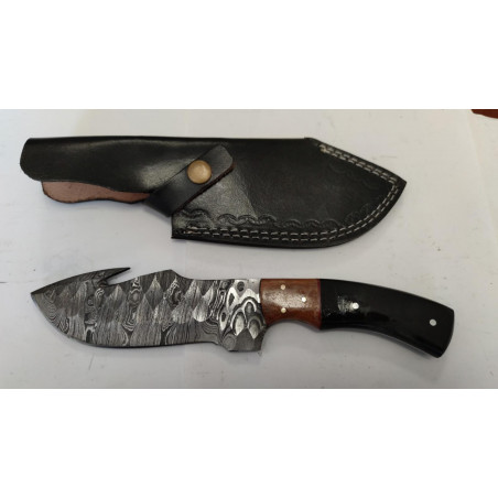 Couteau de chasse skinner, lame silex en acier damas 256 couches manche en corne, ref D13