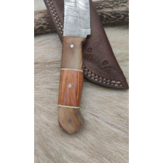 Couteau type médiéval lame fixe acier damas 256couches, manche en bois, full tang ref MED19