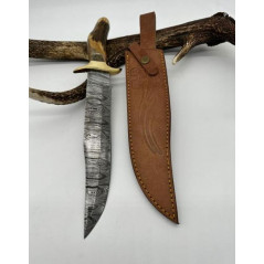 magnifique Bowie de chasse : manche en bois de cerf avec lame damas 512 couches, garde en laiton BW4