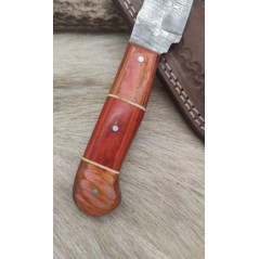 **Couteau type médiéval lame fixe acier damas 256couches, manche en bois, full tang ref MED15