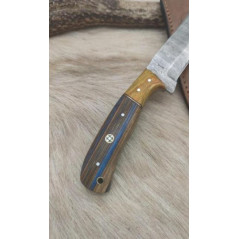 **Couteau de chasse lame damas manche en bois de rose et mitre en bois de rose coloré réf BR1004