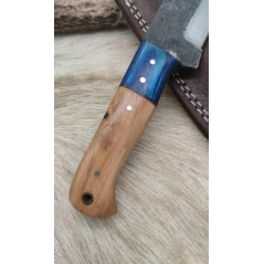 ***Couteau de chasse type médiéval lame en brute de forge manche en bois olivier, full tang ref b104