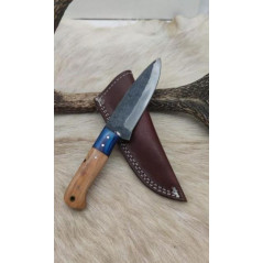 ***Couteau de chasse type médiéval lame en brute de forge manche en bois olivier, full tang ref b104