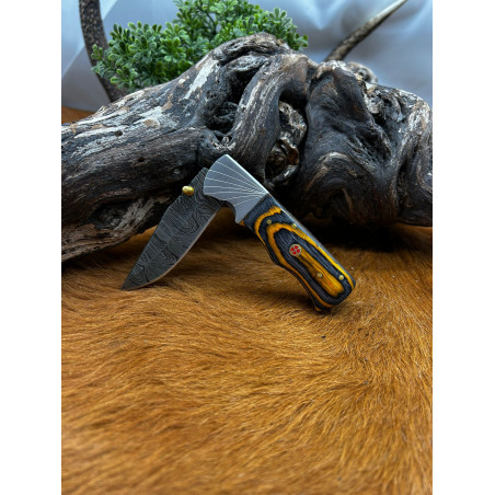 couteau pliant lame damas 256 couches avec un bois en micarta pièce unique ref v10