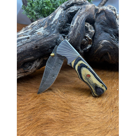 Couteau pliant lame damas 256 couches avec un manche en bois pièce unique ref v17