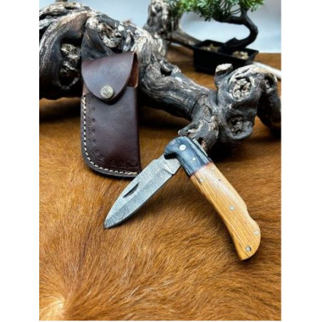 Couteau pliant lame damas 256 couches manche en bois avec etui ref CPO09