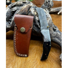 Couteau pliant lame damas 256 couches manche en corne de buffle avec etui D580