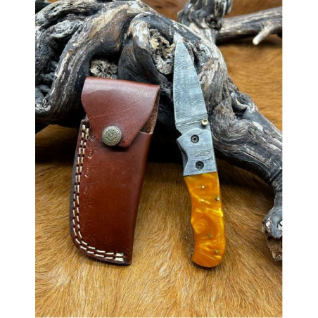 Magnifique couteau pliant avec lame en acier damas, manche en Micarta D591