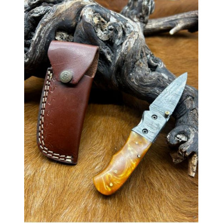 Magnifique couteau pliant avec lame en acier damas, manche en Micarta D591