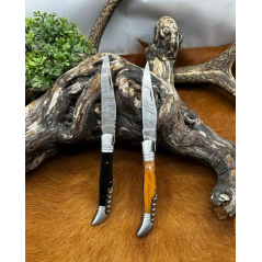 Magnifique lot de deux couteaux damas avec tire bouchons manche en bois et en corne avec etui en cuire ref L1
