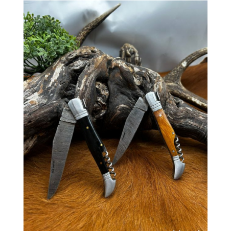 Magnifique lot de deux couteaux damas avec tire bouchons manche en bois et en corne avec etui en cuire ref L1