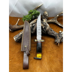 Magnifique couteau lame en acier damas 256 couches manche en corne et micarta ref B206
