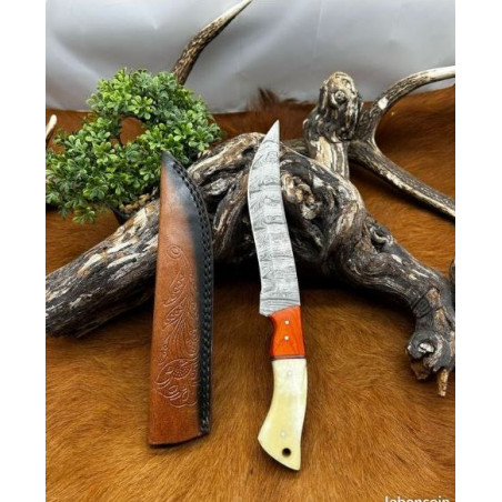 Couteau chasse lame damas 256 couches Manche en OS ref D17.1