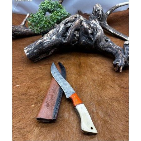 Couteau chasse lame damas 256 couches Manche en OS ref D17.1