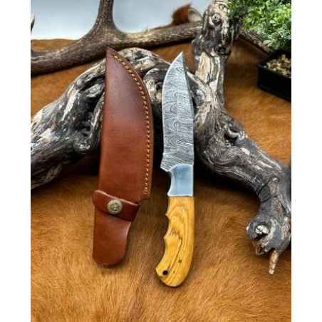 Couteau de chasse Damas manche en bois lame damas 256 couches avec étui en cuir ref F101