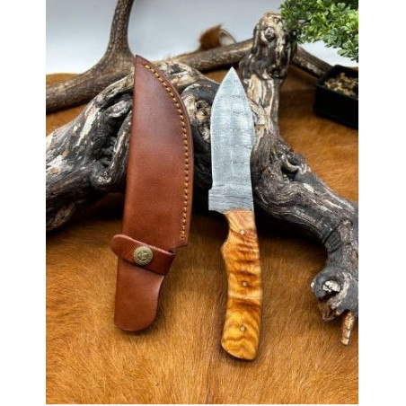 Couteau de chasse manche en bois lame damas 256 couches avec étui en cuir ref 102