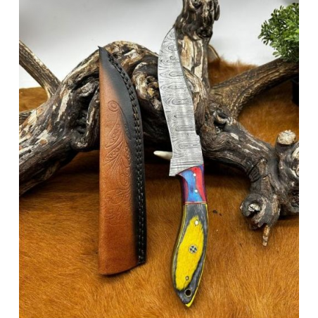 Couteau chasse lame damas 256 couches Manche en bois coloré ref D47