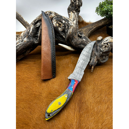 Couteau chasse lame damas 256 couches Manche en bois coloré ref D47