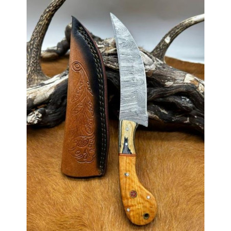 Couteau chasse lame damas 256 couches Manche en bois ref D44