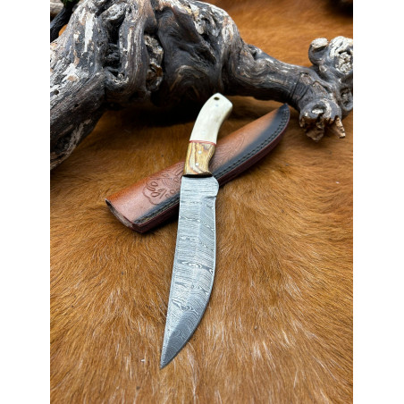 Couteau de chasse lame damas manche en os ref D66