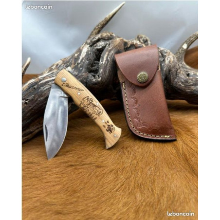 Couteau de poche graver sur le thème du Chasseur et Bécasse avec étui en cuir de vache