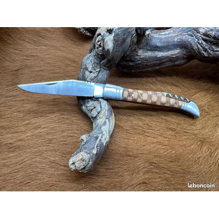 Couteau de Poche Pliant manche en Bois Gravé CPG303