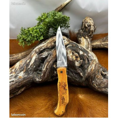 Couteau de poche manche en bois avec gravure "Chasseur loup" 21cm ref CHAS1