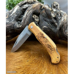 Couteau de poche manche en bois avec gravure "Chasseur loup" 21cm ref CHAS1